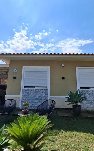 Casa de condomínio à venda com 130m², 3 quartos e 2 vagas Casa de condomínio à venda com 130m², 3 quartos e 2 vagasFachada