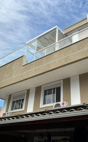 Casa de condomínio à venda com 230m², 5 quartos e 2 vagas Casa de condomínio à venda com 230m², 5 quartos e 2 vagasFachada