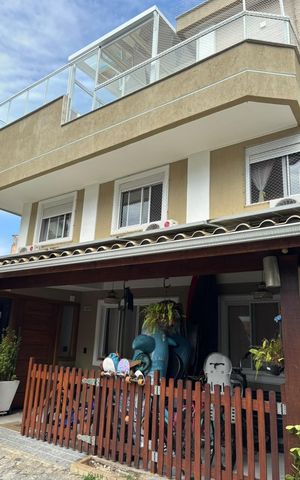 Casa de condomínio à venda com 230m², 5 quartos e 2 vagas Casa de condomínio à venda com 230m², 5 quartos e 2 vagasFachada