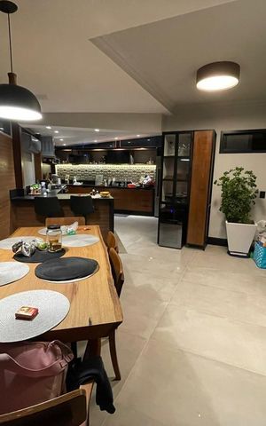 Casa de condomínio à venda com 230m², 5 quartos e 2 vagas Casa de condomínio à venda com 230m², 5 quartos e 2 vagasSala de Jantar