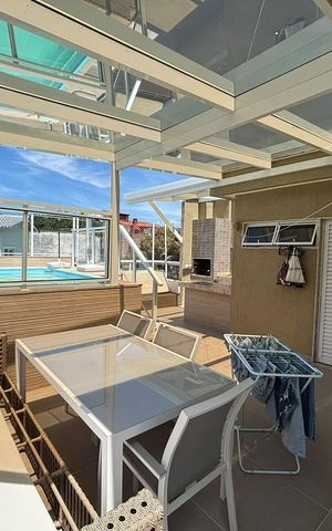 Casa de condomínio à venda com 230m², 5 quartos e 2 vagas Casa de condomínio à venda com 230m², 5 quartos e 2 vagasVaranda