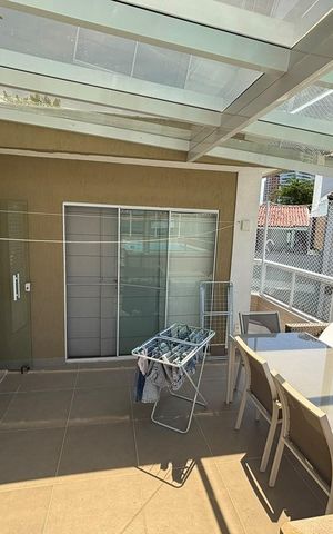 Casa de condomínio à venda com 230m², 5 quartos e 2 vagas Casa de condomínio à venda com 230m², 5 quartos e 2 vagasVaranda
