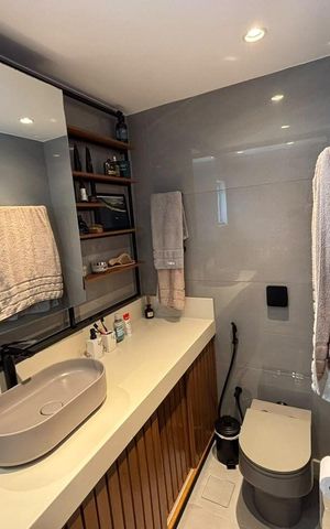 Casa de condomínio à venda com 230m², 5 quartos e 2 vagas Casa de condomínio à venda com 230m², 5 quartos e 2 vagasBanheiro