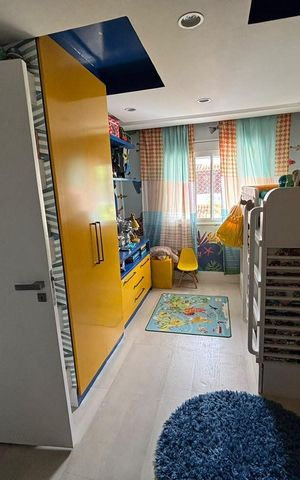 Casa de condomínio à venda com 230m², 5 quartos e 2 vagas Casa de condomínio à venda com 230m², 5 quartos e 2 vagasQuarto