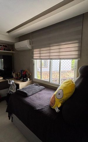 Casa de condomínio à venda com 230m², 5 quartos e 2 vagas Casa de condomínio à venda com 230m², 5 quartos e 2 vagasQuarto