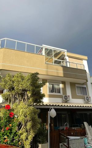 Casa de condomínio à venda com 230m², 5 quartos e 2 vagas Casa de condomínio à venda com 230m², 5 quartos e 2 vagasFachada