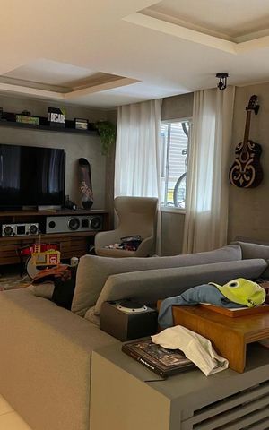 Casa de condomínio à venda com 230m², 5 quartos e 2 vagas Casa de condomínio à venda com 230m², 5 quartos e 2 vagasSala