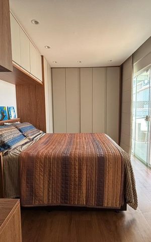 Casa de condomínio à venda com 230m², 5 quartos e 2 vagas Casa de condomínio à venda com 230m², 5 quartos e 2 vagasQuarto
