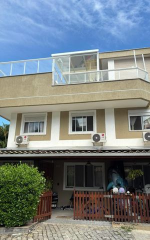 Casa de condomínio à venda com 230m², 5 quartos e 2 vagas Casa de condomínio à venda com 230m², 5 quartos e 2 vagasFachada