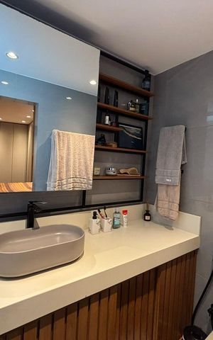 Casa de condomínio à venda com 230m², 5 quartos e 2 vagas Casa de condomínio à venda com 230m², 5 quartos e 2 vagasBanheiro