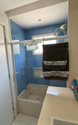 Casa de condomínio à venda com 230m², 5 quartos e 2 vagas Casa de condomínio à venda com 230m², 5 quartos e 2 vagasBanheiro