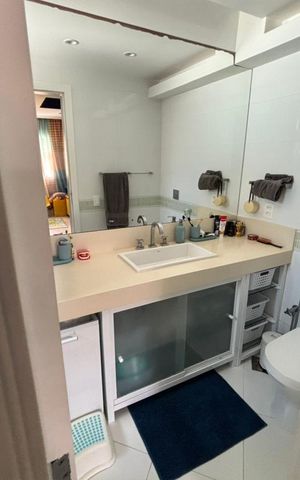 Casa de condomínio à venda com 230m², 5 quartos e 2 vagas Casa de condomínio à venda com 230m², 5 quartos e 2 vagasBanheiro