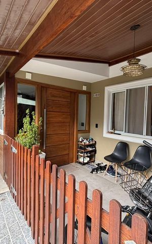 Casa de condomínio à venda com 230m², 5 quartos e 2 vagas Casa de condomínio à venda com 230m², 5 quartos e 2 vagasVaranda