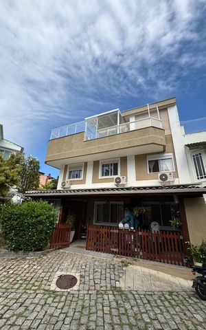 Casa de condomínio à venda com 230m², 5 quartos e 2 vagas Casa de condomínio à venda com 230m², 5 quartos e 2 vagasFachada