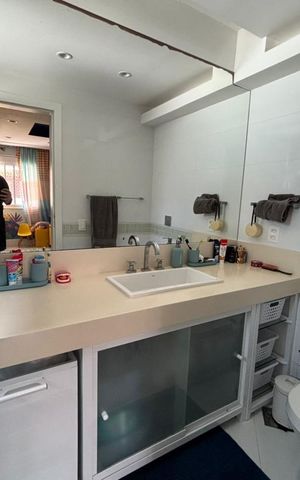 Casa de condomínio à venda com 230m², 5 quartos e 2 vagas Casa de condomínio à venda com 230m², 5 quartos e 2 vagasBanheiro