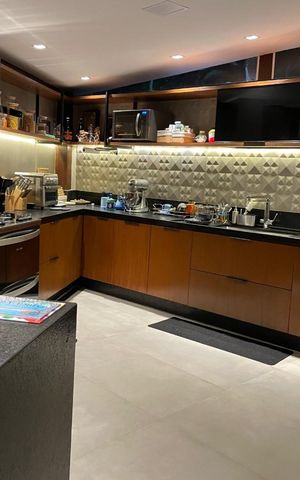 Casa de condomínio à venda com 230m², 5 quartos e 2 vagas Casa de condomínio à venda com 230m², 5 quartos e 2 vagasCozinha
