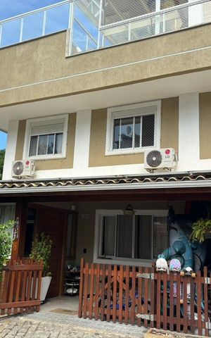 Casa de condomínio à venda com 230m², 5 quartos e 2 vagas Casa de condomínio à venda com 230m², 5 quartos e 2 vagasFachada