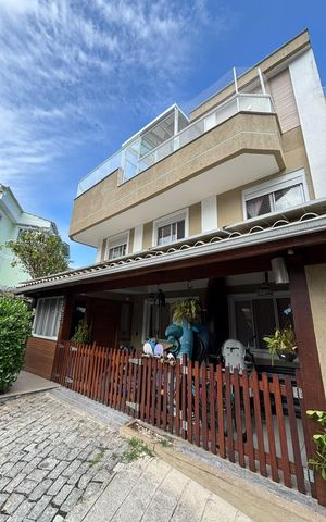 Casa de condomínio à venda com 230m², 5 quartos e 2 vagas Casa de condomínio à venda com 230m², 5 quartos e 2 vagasFachada
