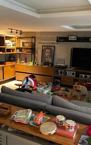Casa de condomínio à venda com 230m², 5 quartos e 2 vagas Casa de condomínio à venda com 230m², 5 quartos e 2 vagasSala
