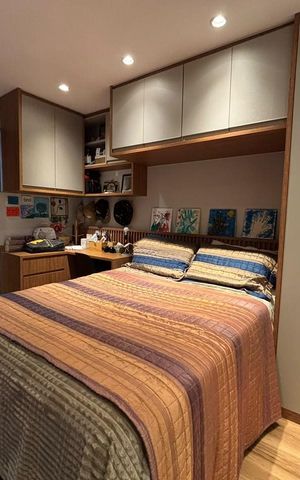 Casa de condomínio à venda com 230m², 5 quartos e 2 vagas Casa de condomínio à venda com 230m², 5 quartos e 2 vagasQuarto
