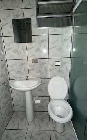 Casa para alugar com 70m², 2 quartos e sem vaga Casa para alugar com 70m², 2 quartos e sem vagaBanheiro