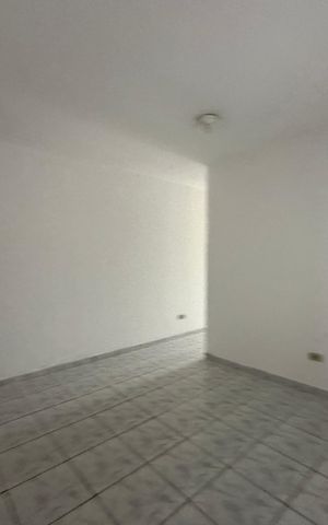 Casa para alugar com 70m², 2 quartos e sem vaga Casa para alugar com 70m², 2 quartos e sem vagaSala