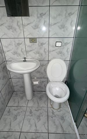 Casa para alugar com 70m², 2 quartos e sem vaga Casa para alugar com 70m², 2 quartos e sem vagaBanheiro