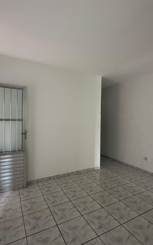 Casa para alugar com 70m², 2 quartos e sem vaga Casa para alugar com 70m², 2 quartos e sem vagaSala