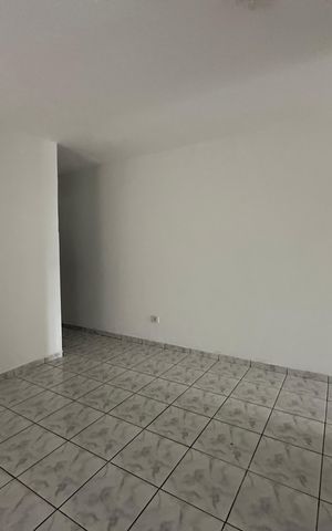 Casa para alugar com 70m², 2 quartos e sem vaga Casa para alugar com 70m², 2 quartos e sem vagaSala