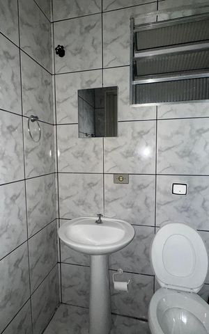 Casa para alugar com 70m², 2 quartos e sem vaga Casa para alugar com 70m², 2 quartos e sem vagaBanheiro