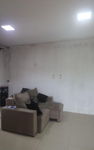 Casa à venda com 105m², 2 quartos e 2 vagasSala