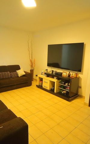 Casa à venda com 150m², 2 quartos e 2 vagasSala