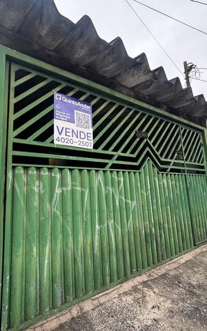 Casa à venda com 150m², 2 quartos e 2 vagas Casa à venda com 150m², 2 quartos e 2 vagasFachada
