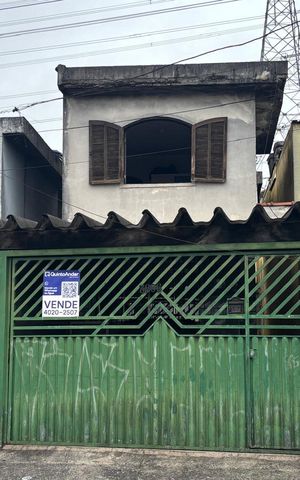 Casa à venda com 150m², 2 quartos e 2 vagas Casa à venda com 150m², 2 quartos e 2 vagasFachada