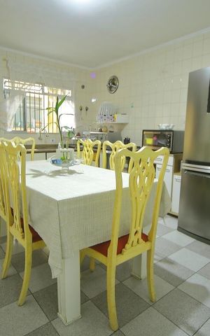 Casa à venda com 150m², 2 quartos e 2 vagasCozinha 