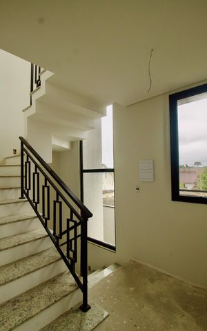 Casa de condomínio à venda com 189m², 3 quartos e 2 vagas Casa de condomínio à venda com 189m², 3 quartos e 2 vagasSobrado Triplex