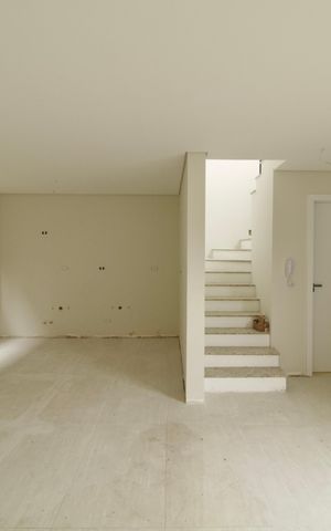 Casa de condomínio à venda com 189m², 3 quartos e 2 vagas Casa de condomínio à venda com 189m², 3 quartos e 2 vagasSala