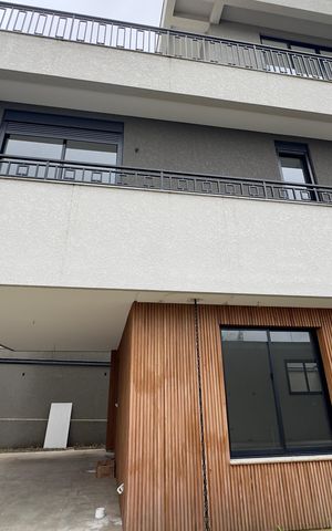 Casa de condomínio à venda com 189m², 3 quartos e 2 vagas Casa de condomínio à venda com 189m², 3 quartos e 2 vagasFachada