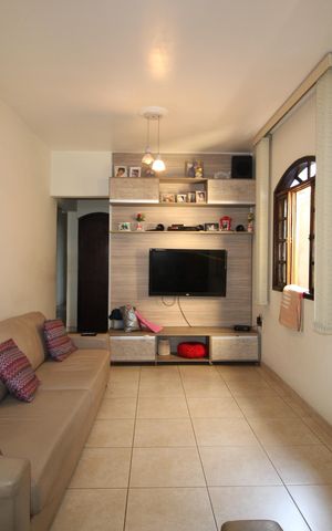 Casa à venda com 150m², 3 quartos e 2 vagasSala