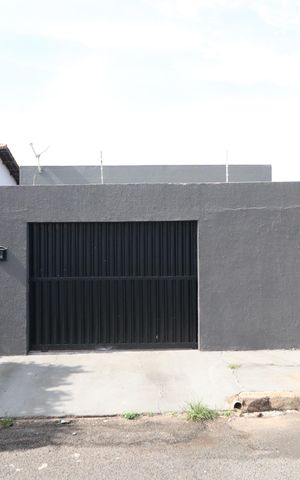 Casa para alugar com 240m², 3 quartos e 4 vagasFachada