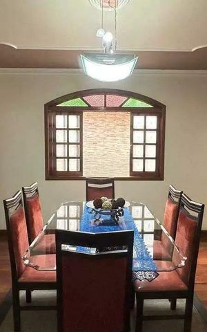 Casa à venda com 275m², 6 quartos e 4 vagas