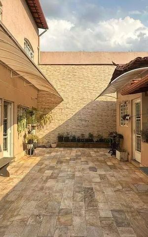 Casa à venda com 275m², 6 quartos e 4 vagas