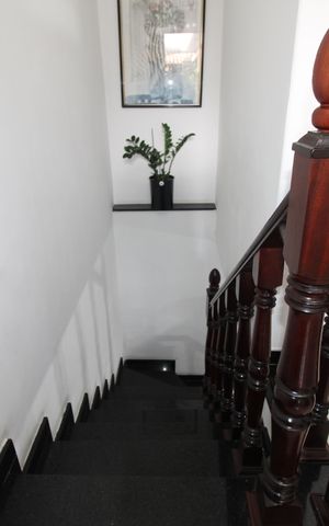 Casa à venda com 273m², 3 quartos e 2 vagasEscada