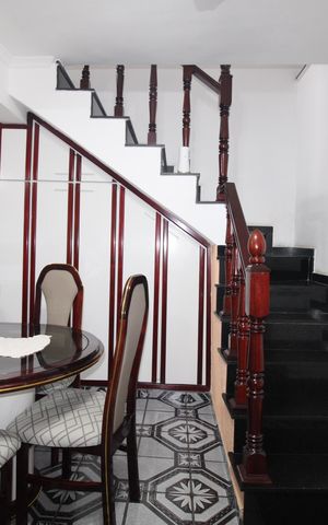 Casa à venda com 273m², 3 quartos e 2 vagasEscada