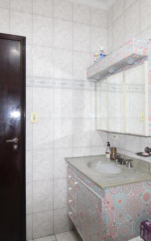 Casa à venda com 273m², 3 quartos e 2 vagasBanheiro 2
