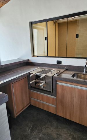Casa à venda com 242m², 3 quartos e 2 vagas Casa à venda com 242m², 3 quartos e 2 vagasÁrea externa