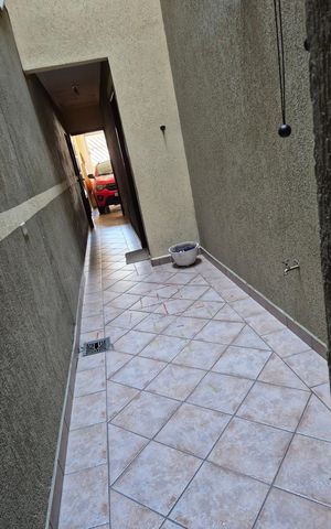Casa à venda com 242m², 3 quartos e 2 vagas Casa à venda com 242m², 3 quartos e 2 vagasÁrea externa