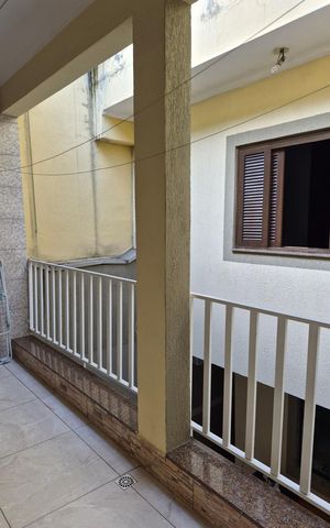 Casa à venda com 242m², 3 quartos e 2 vagas Casa à venda com 242m², 3 quartos e 2 vagasÁrea externa