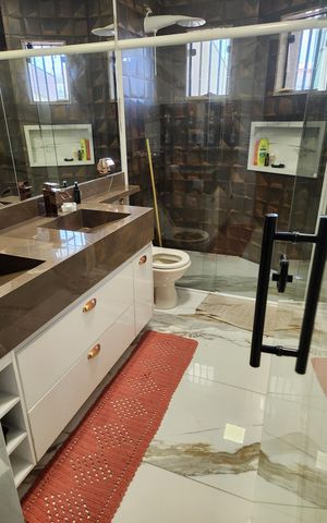 Casa à venda com 242m², 3 quartos e 2 vagas Casa à venda com 242m², 3 quartos e 2 vagasBanheiro 1