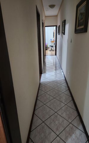 Casa à venda com 242m², 3 quartos e 2 vagas Casa à venda com 242m², 3 quartos e 2 vagasCorredor